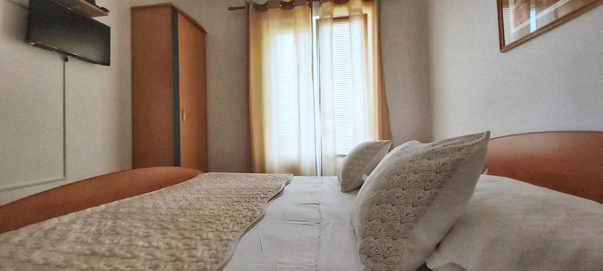 Apartments Jadranka Tucepi Bagian luar foto