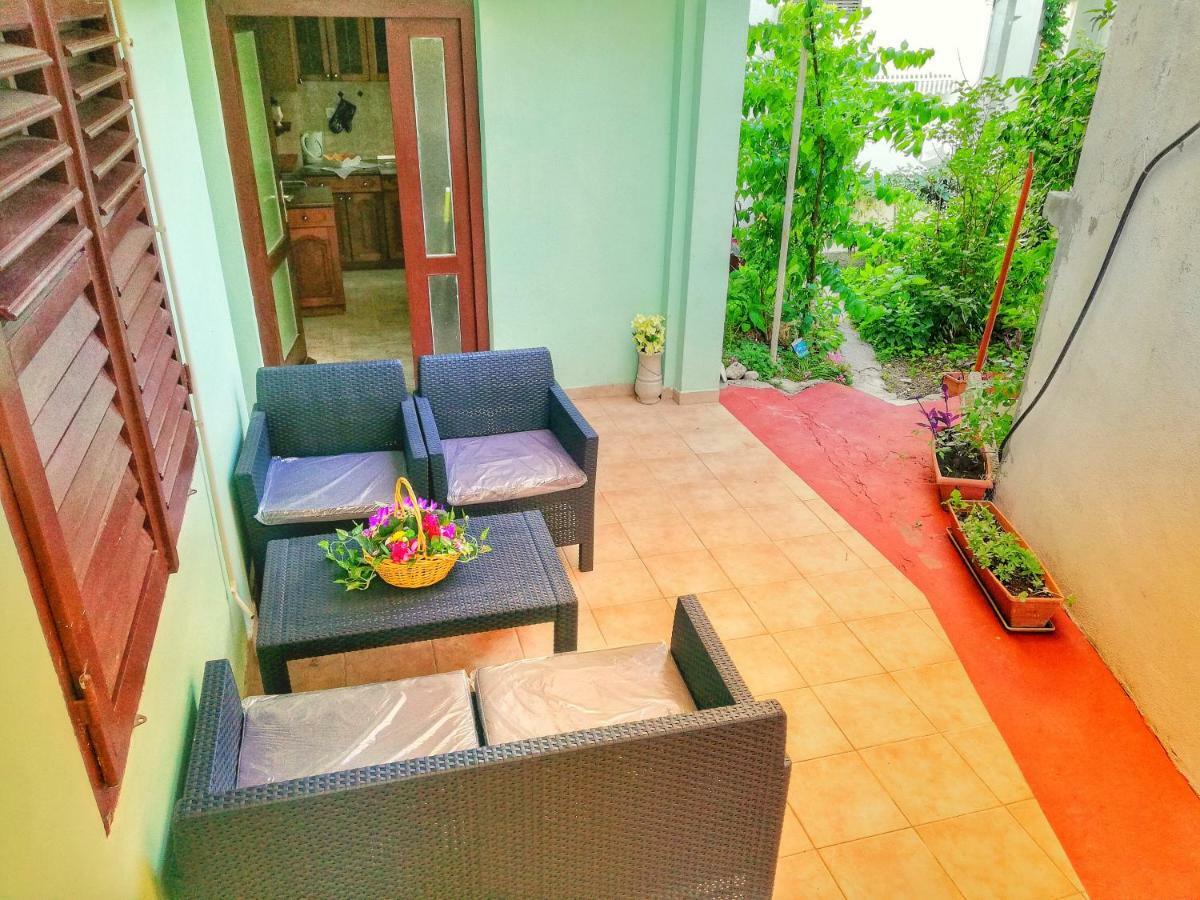 Apartments Jadranka Tucepi Bagian luar foto