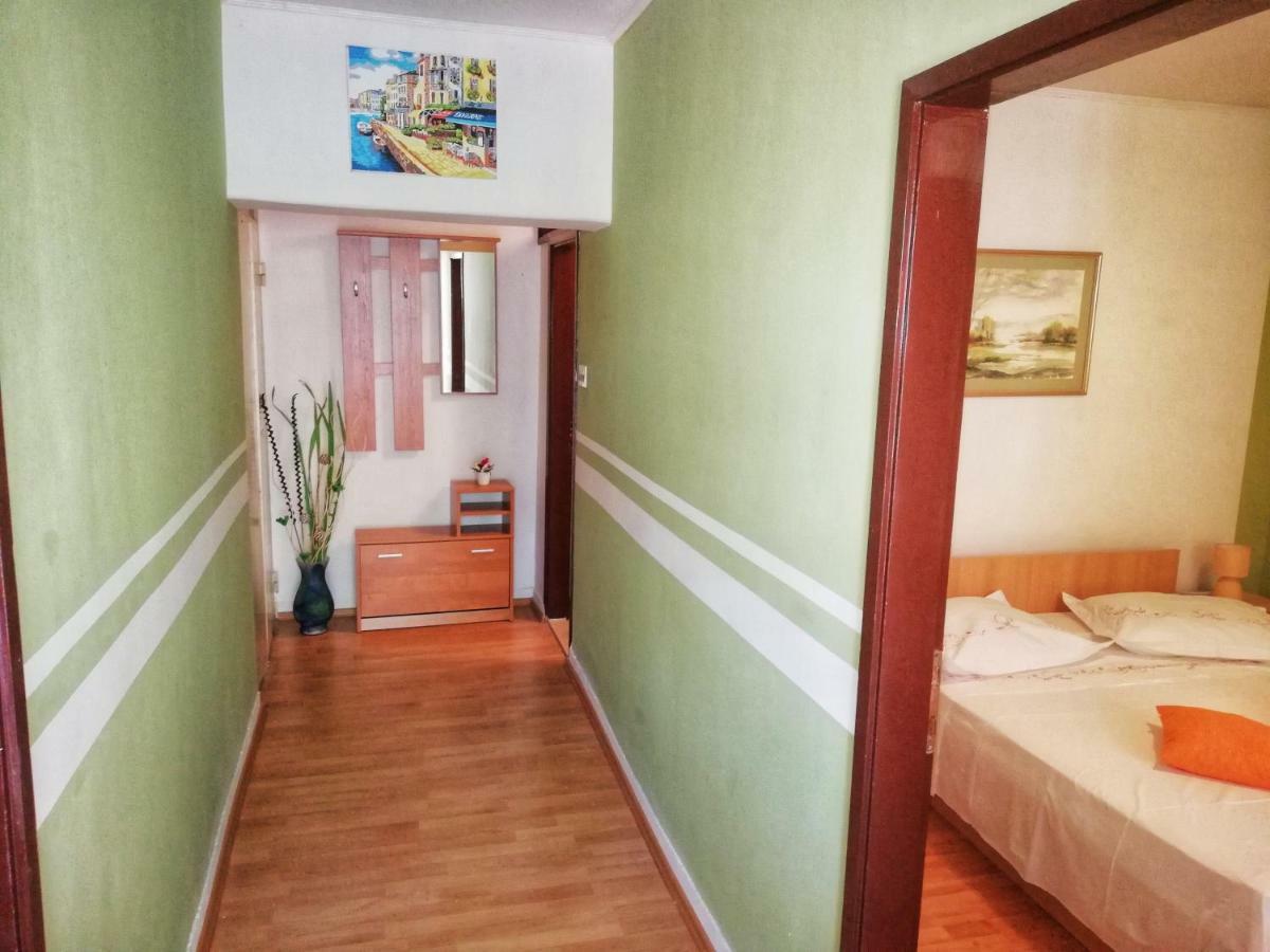 Apartments Jadranka Tucepi Bagian luar foto