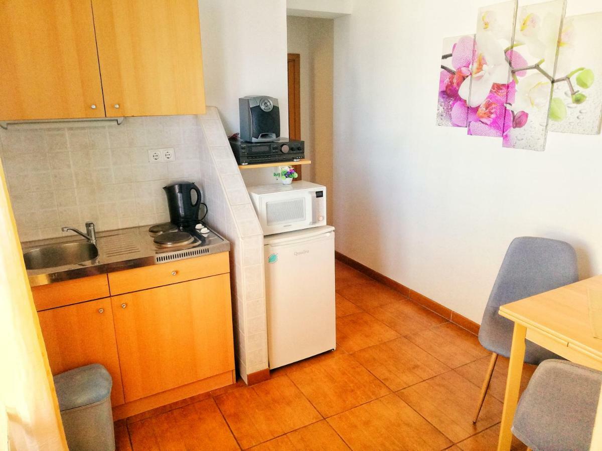 Apartments Jadranka Tucepi Bagian luar foto