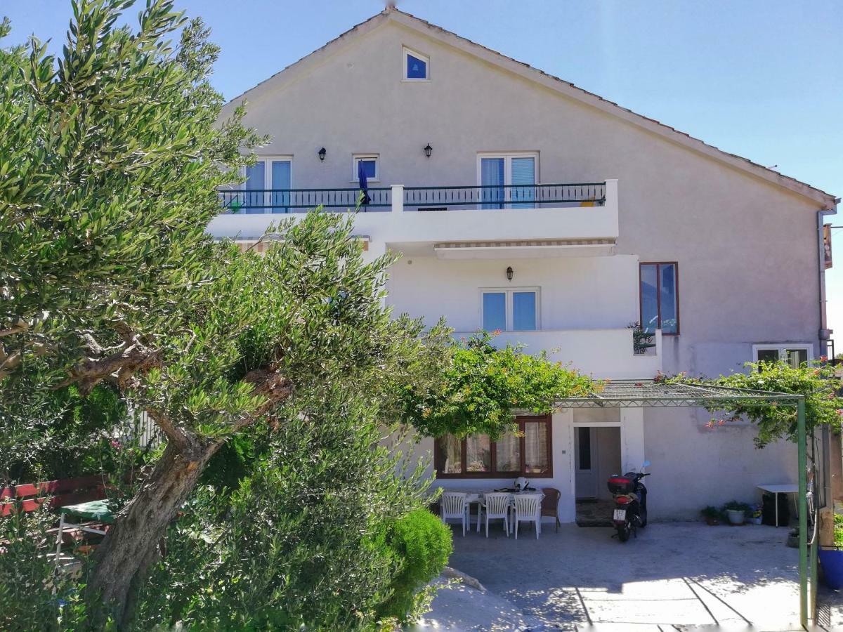 Apartments Jadranka Tucepi Bagian luar foto