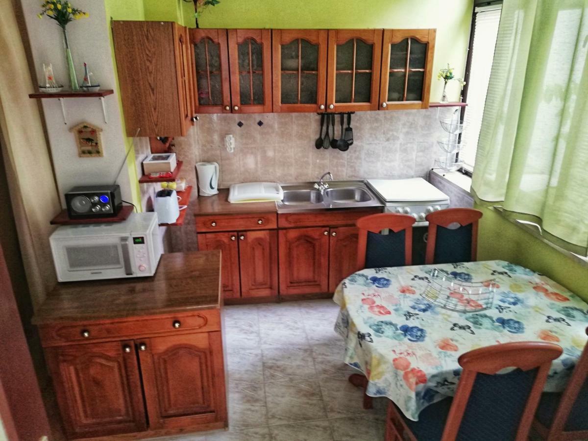 Apartments Jadranka Tucepi Bagian luar foto